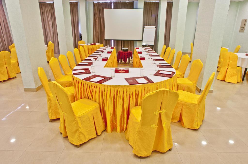 Hotel Safeer Continental Ekono By Leva 3*